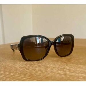 New with box Burberry Sunglass B 4160